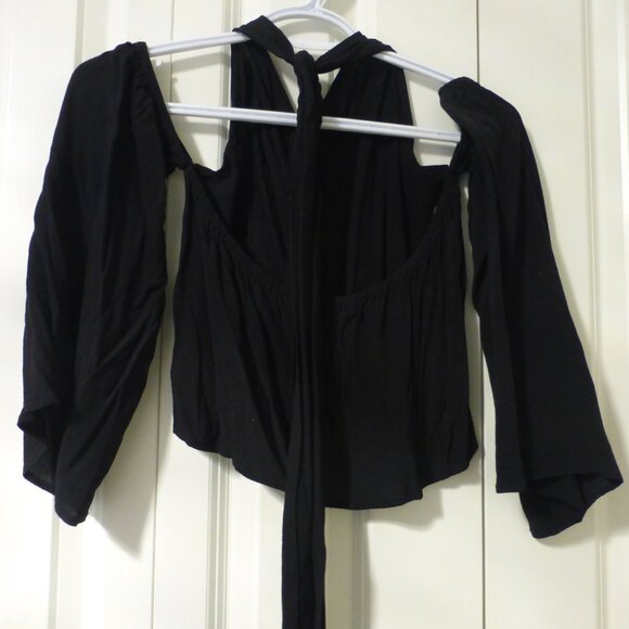 FOREVER 21 black cold shoulder crop top - Picture 5 of 6